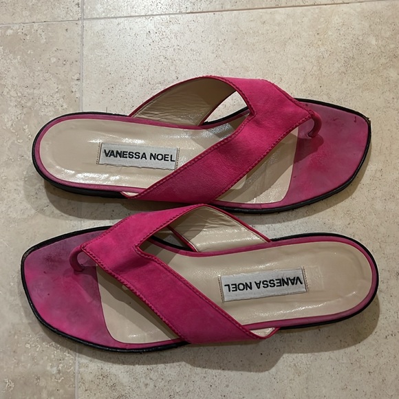 🔥☄️Vanessa Noel Barbie Pink Suede Thong Sandals.  6.5 - Picture 3 of 7